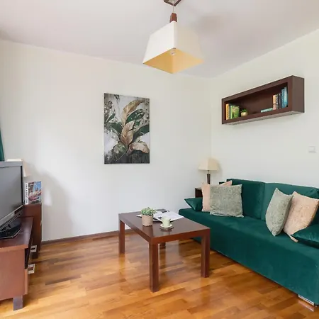 Cracow Verdant With Parking By Renters * Krakov