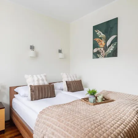 Cracow Verdant With Parking By Renters Apartment