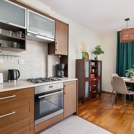 Cracow Verdant With Parking By Renters Apartment *