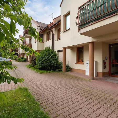 Cracow Verdant With Parking By Renters * Краков