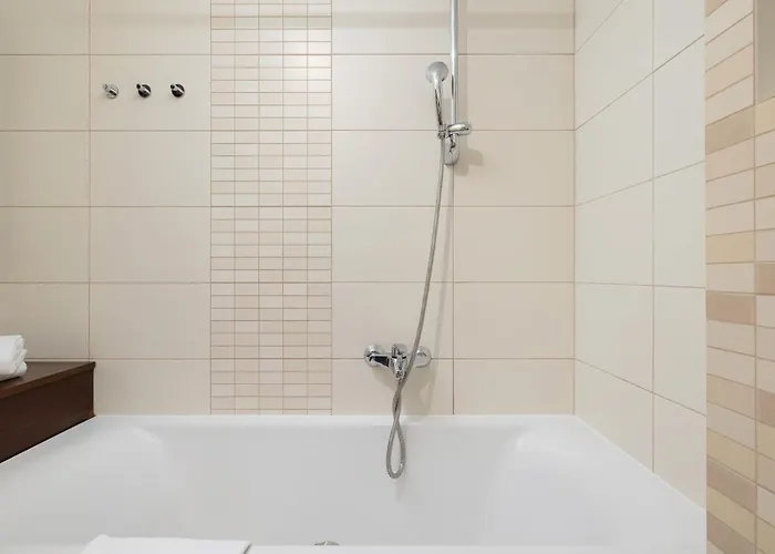 Cracow Verdant With Parking By Renters Lejlighed *