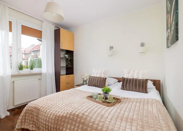 Cracow Verdant With Parking By Renters