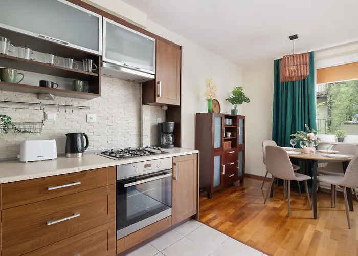 Cracow Verdant With Parking By Renters Lejlighed *