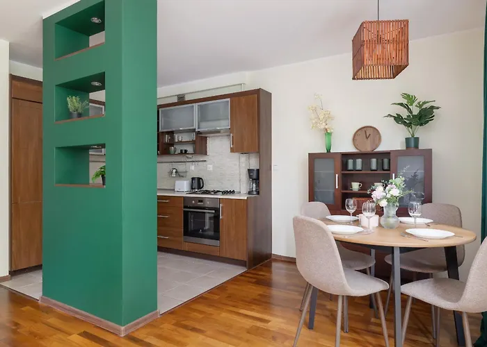 Cracow Verdant With Parking By Renters *