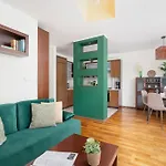 Cracow Verdant With Parking By Renters Apartman Krakkó
