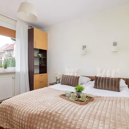 Cracow Verdant With Parking By Renters