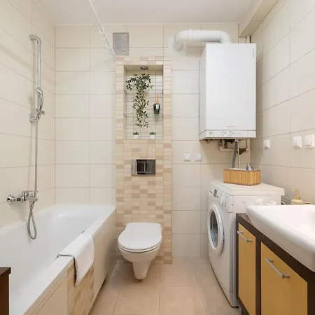 Cracow Verdant With Parking By Renters Apartamento